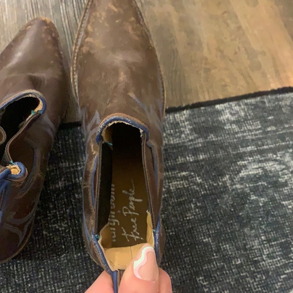 Distressed Free People leather cowboy booties with blue embroidery - Picture 5 of 6